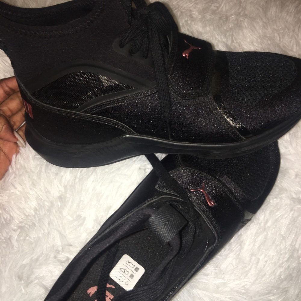 Women’s pumas - Picture 3 of 4